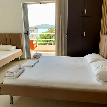 Ξενοδοχείο Piazza *